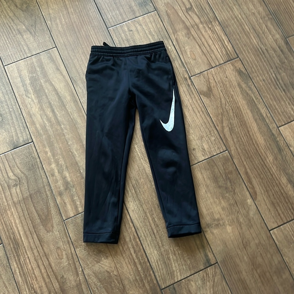 Children’s size 7 dri-fit NIKE sweats